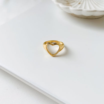 Anillo contorno corazón dorado